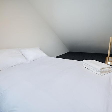 Living Home - Guest House בריסל מראה חיצוני תמונה
